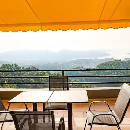 Poseidon Apartment *